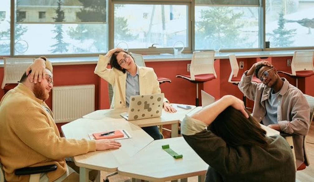 How to Incorporate Deskercise Into Your Work Routine Without Looking ...