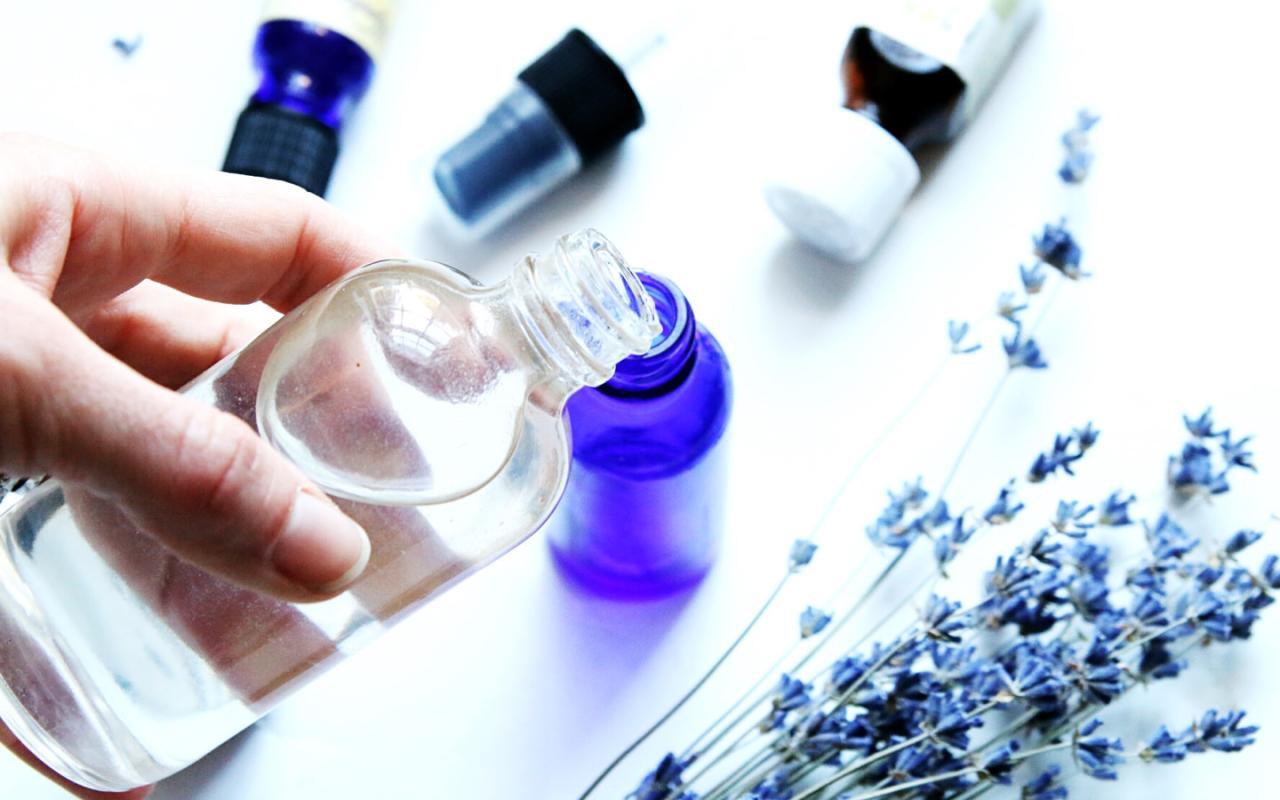 DIY Pillow Spray Recipe (with printable labels!) - Primally Inspired DIY Pillow Spray Recipe (with printable labels!) - Primally Inspired