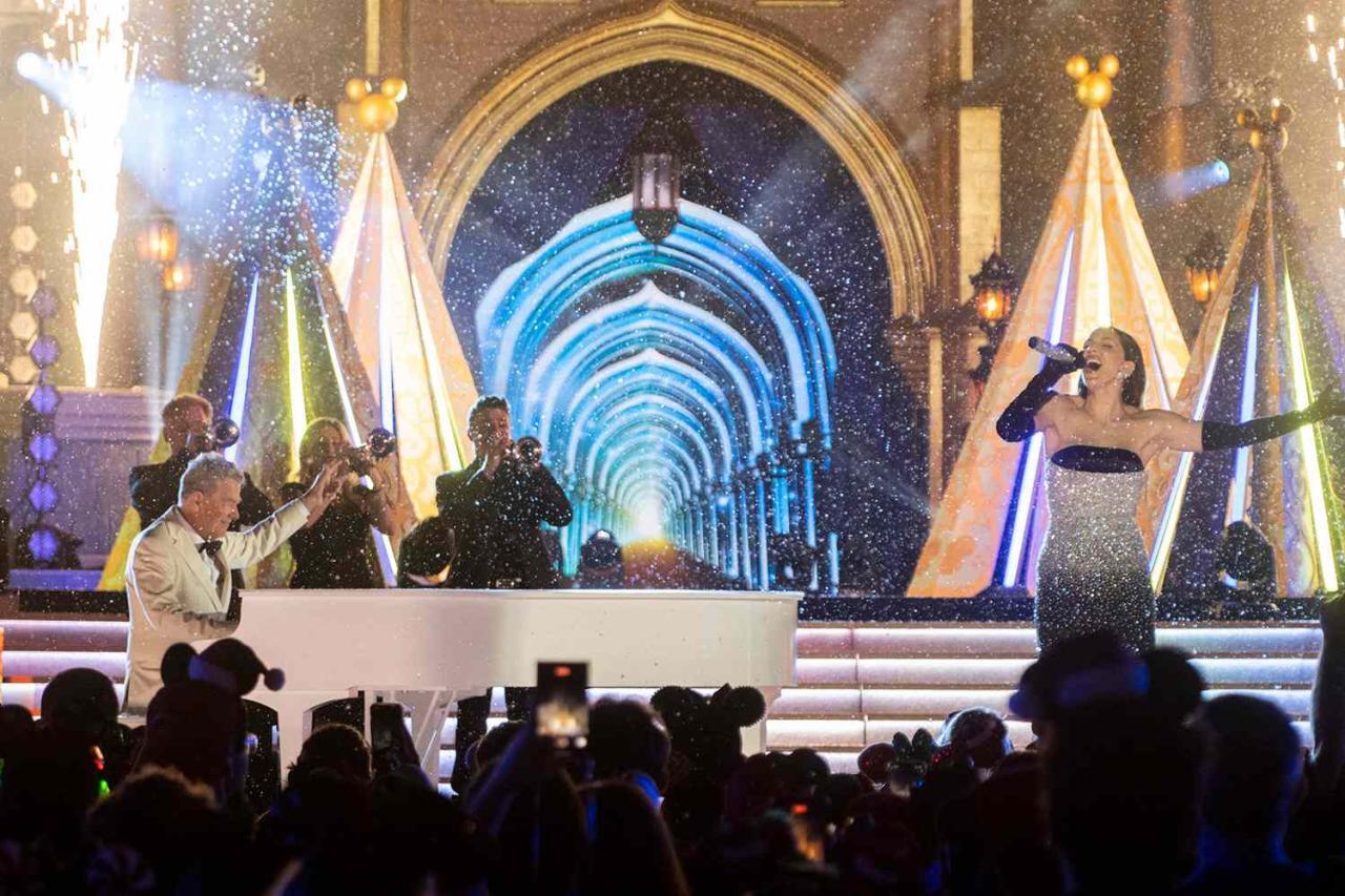 Mariah Carey to perform, receive Video Vanguard Award at MTV VMAs - UPI.com Mariah Carey to perform, receive Video Vanguard Award at MTV VMAs - UPI.com